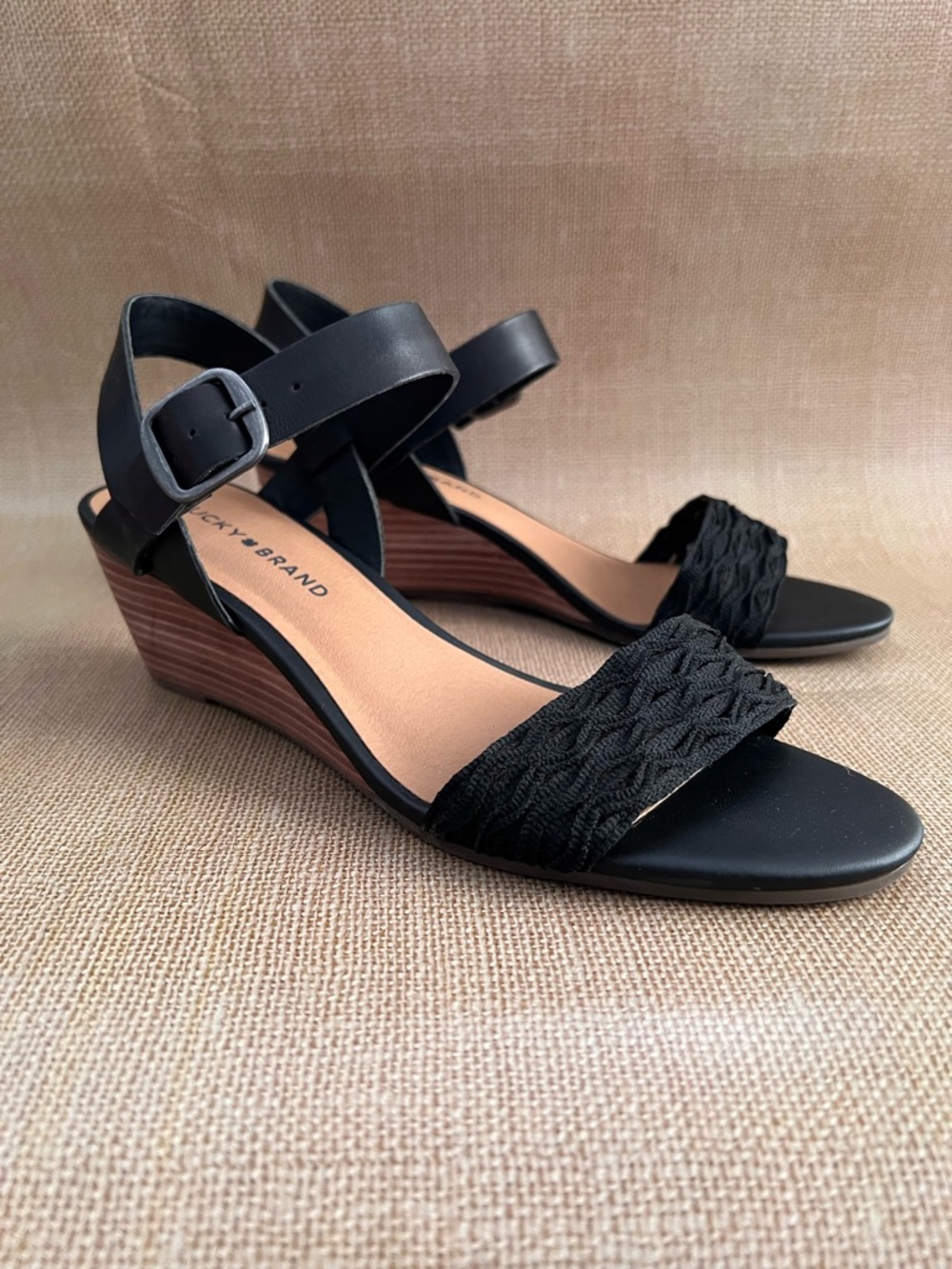 GUC Lucky sandals